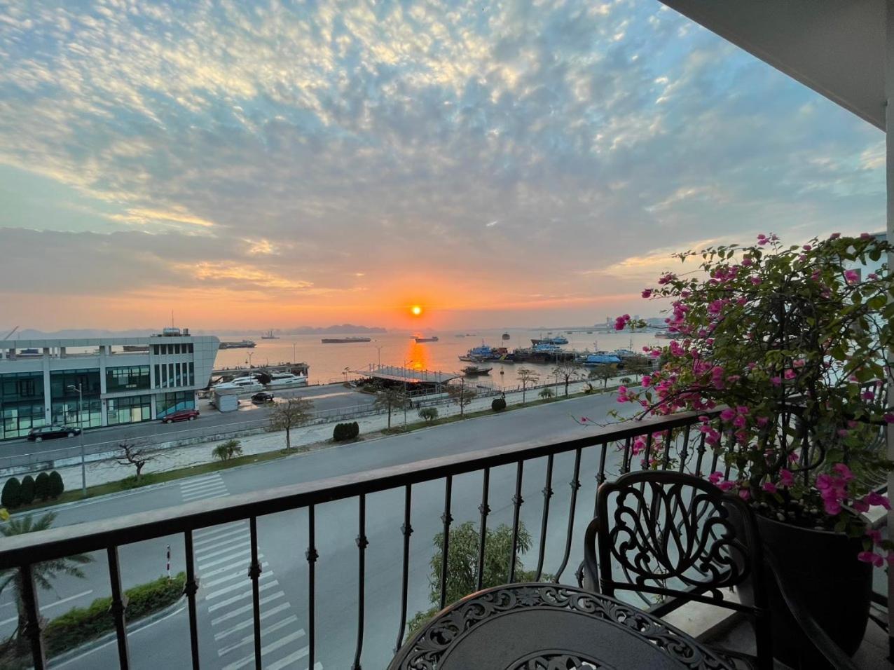 The Confetti Hotel Халонг Экстерьер фото